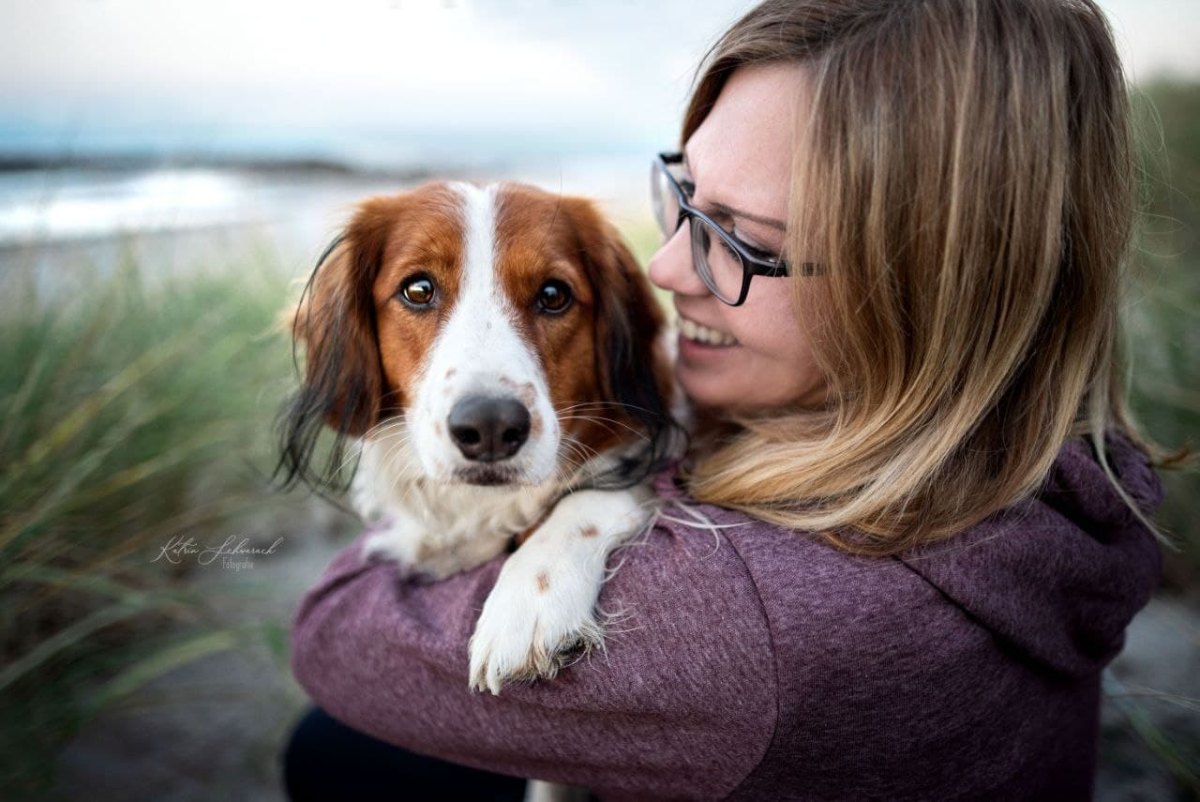 Tierfotografin Kristin Berthelmann mit Hund Finny